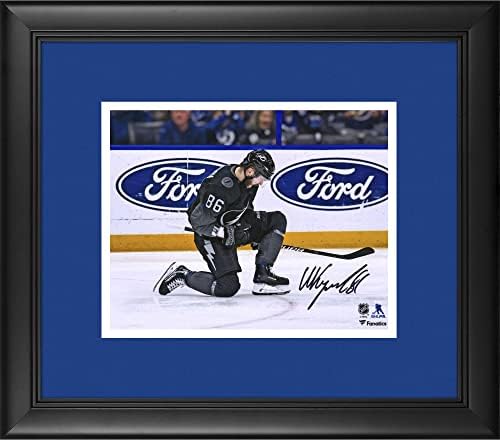 Nikita Kucherov Tampa Bay munja uokvirena Autografirana 8 x 10 Crni dres Proslava gol Photos - Autografirane NHL fotografije