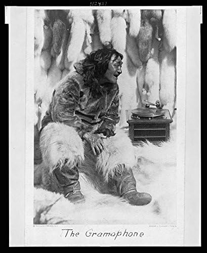 PovijesnaFindings Foto: Gramofon, Eskimo nasmijani, fonograf, viseće krzno, C1922